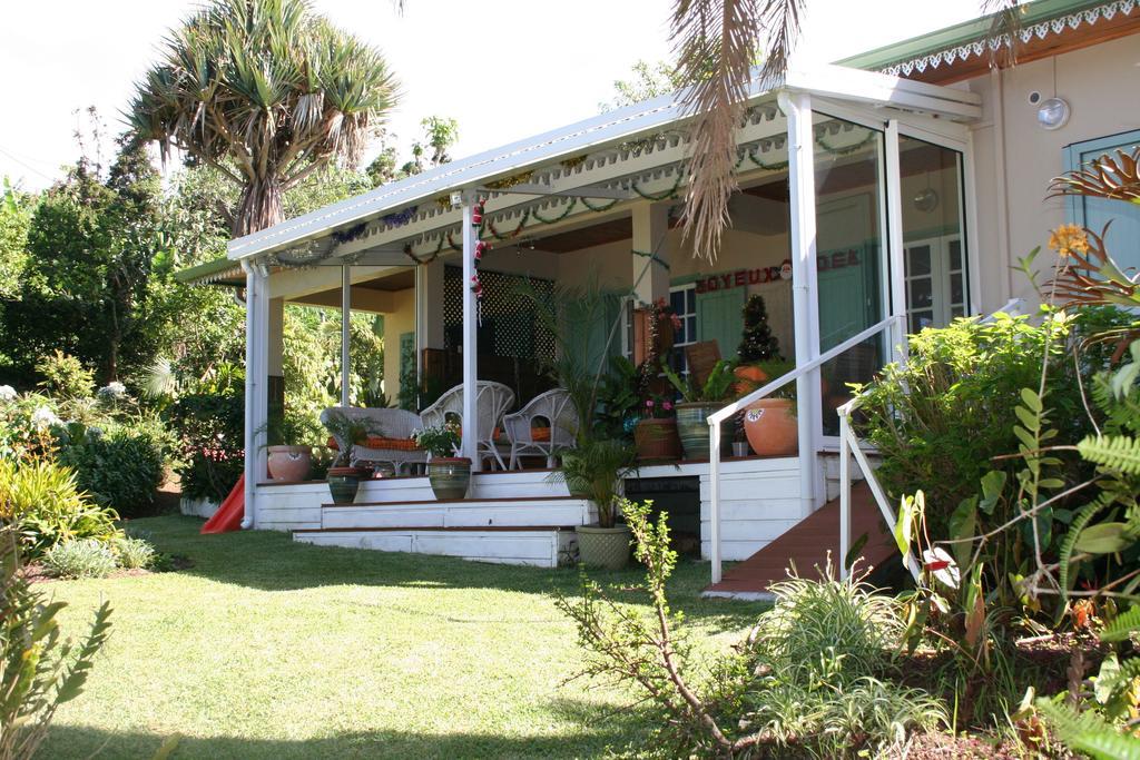 Bed and Breakfast Chez Mamie Les Avirons Exterior foto