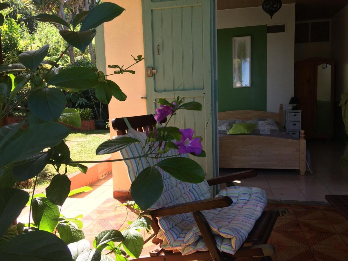 Bed and Breakfast Chez Mamie Les Avirons Exterior foto